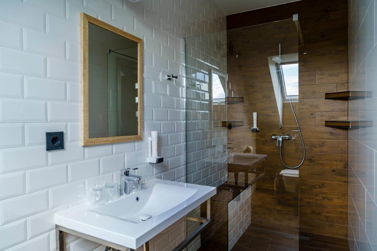Dominium Pinceszet Es Panzio Bed & Breakfast Gyöngyös Dış mekan fotoğraf