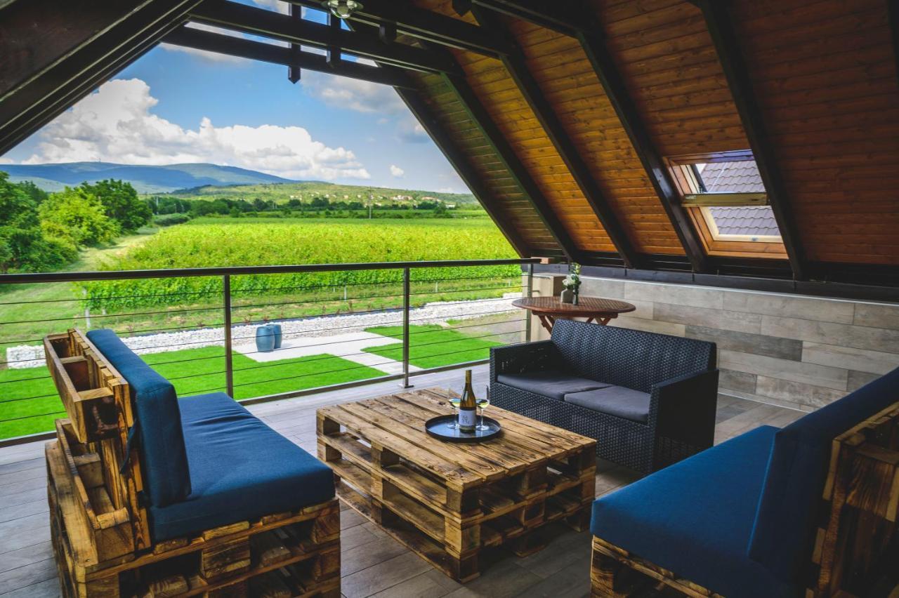 Dominium Pinceszet Es Panzio Bed & Breakfast Gyöngyös Dış mekan fotoğraf