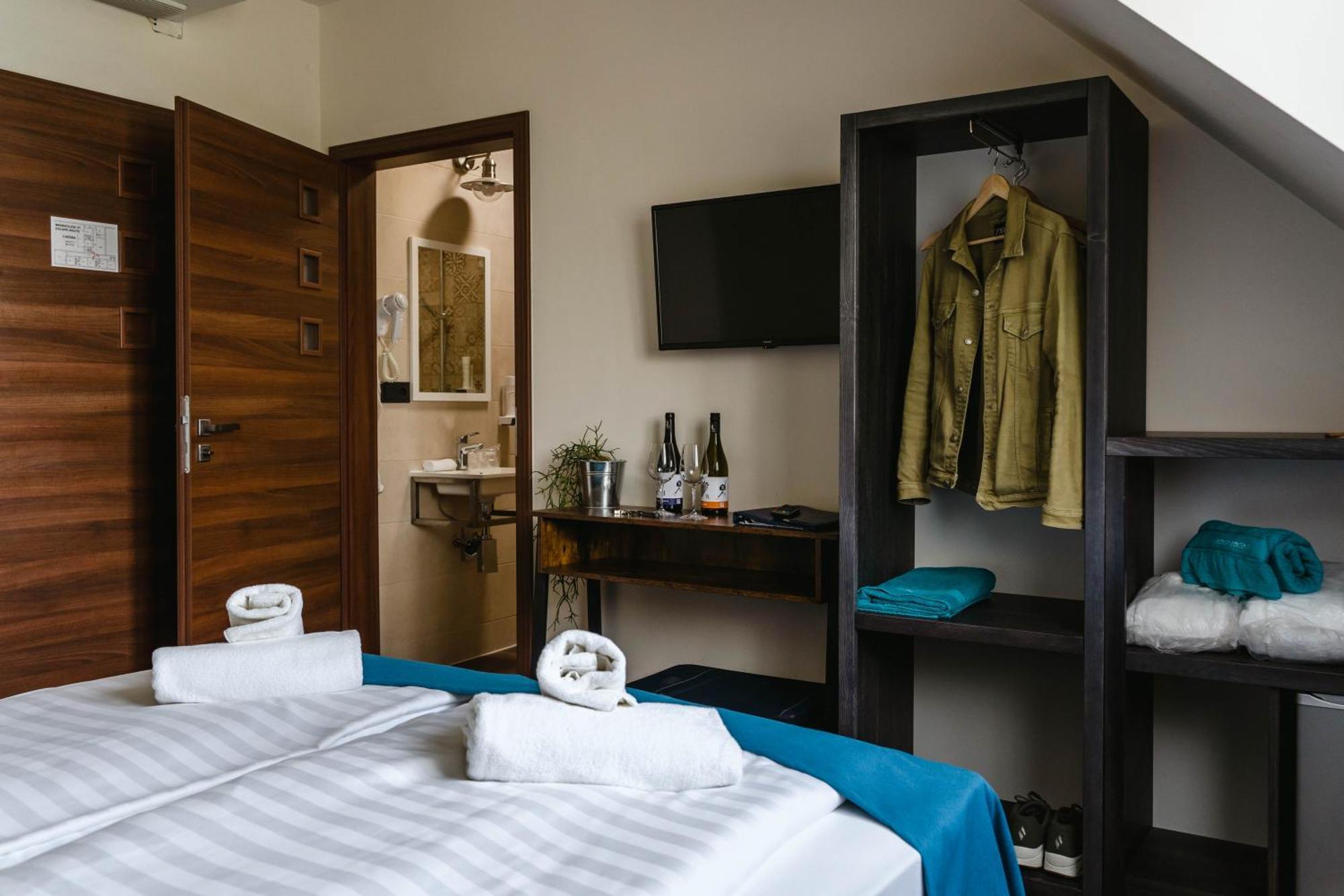 Dominium Pinceszet Es Panzio Bed & Breakfast Gyöngyös Dış mekan fotoğraf