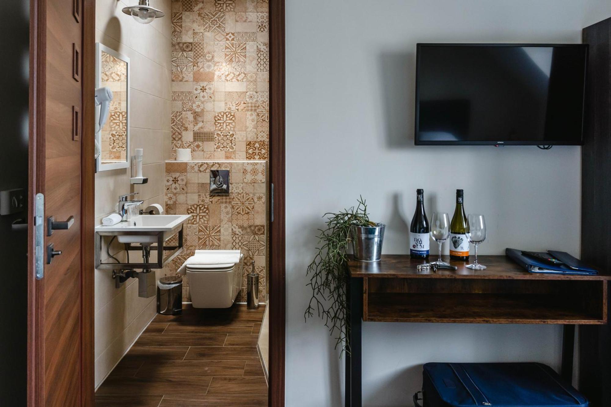 Dominium Pinceszet Es Panzio Bed & Breakfast Gyöngyös Dış mekan fotoğraf